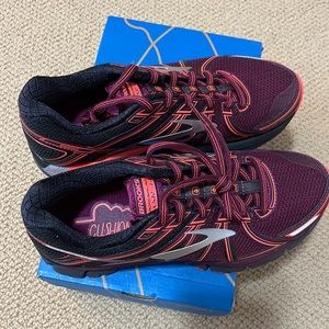 NWT Brooks Trail running sneakers